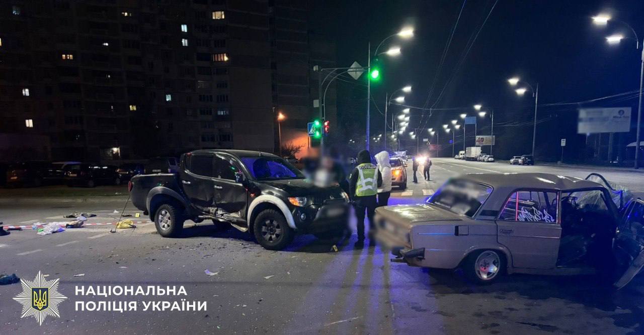 В Киеве на Троещине пьяный водитель устроил ДТП: среди пострадавших трое подростков. Фото и подробности