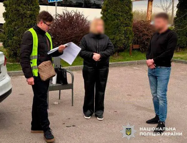 За $26 тыс. лесами в Венгрию: полицейские Киеве разоблачили очередную схему заработка на уклонистах. Фото
