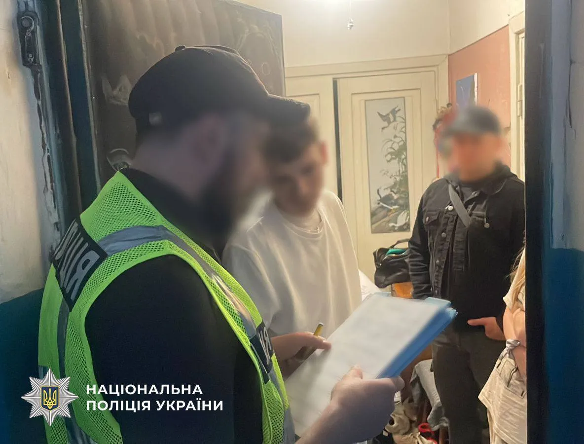 У Києві 20-річний шахрай-рецидивіст ошукав доньку загиблого воїна на 700 тисяч гривень. Подробиці та фото