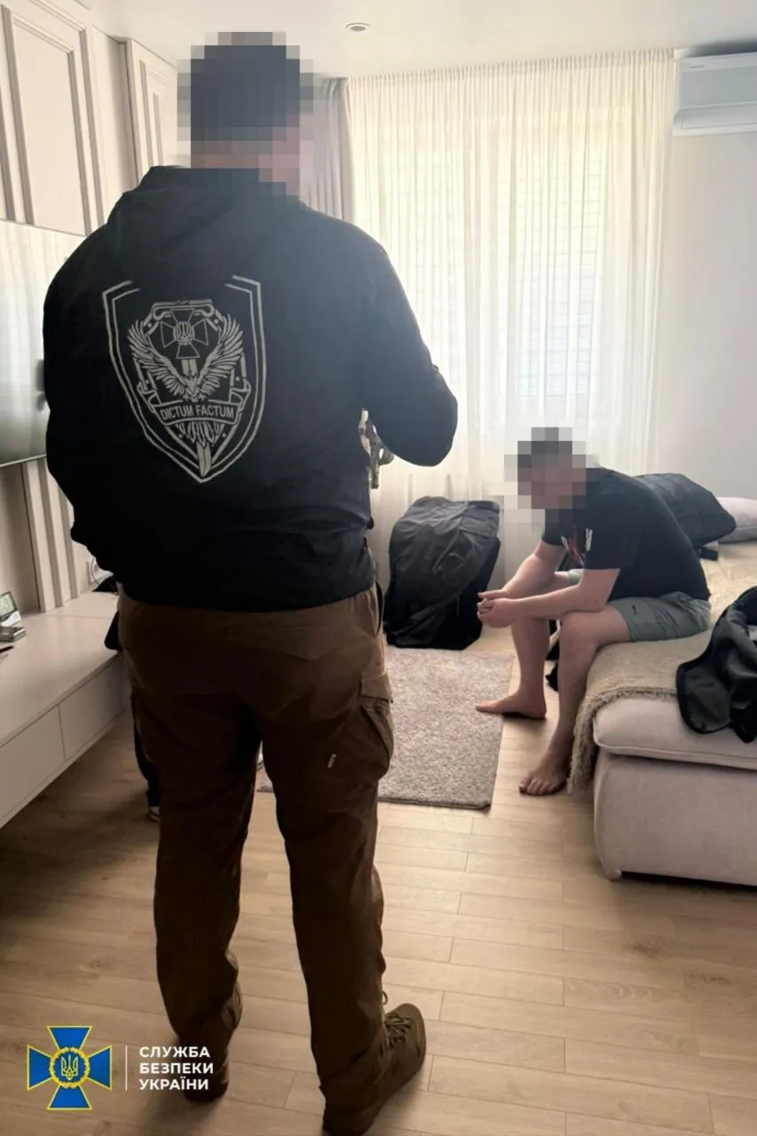 Во время обысков у топ-чиновников Нацполиции изъяли элитный автопарк, оружие и более 22 млн наличных. Фото