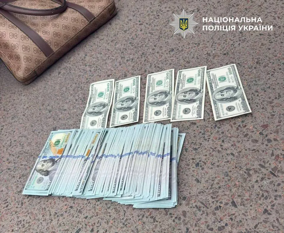 За $26 тыс. лесами в Венгрию: полицейские Киеве разоблачили очередную схему заработка на уклонистах. Фото