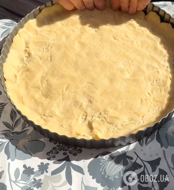 Воздушный яблочный пирог с нежным кремом: делимся рецептом вкусного домашнего десерта