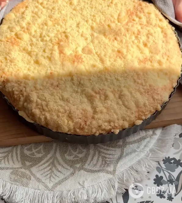 Воздушный яблочный пирог с нежным кремом: делимся рецептом вкусного домашнего десерта
