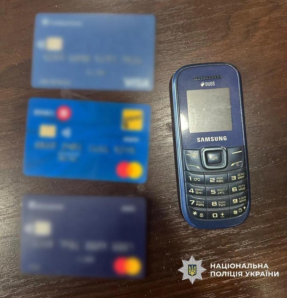 Ошукали громадян на майже 3 млн грн: на Дніпровщині затримали банду псевдобанкірів. Фото