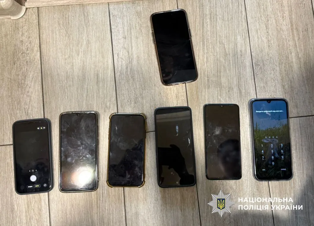 Ошукали громадян на майже 3 млн грн: на Дніпровщині затримали банду псевдобанкірів. Фото