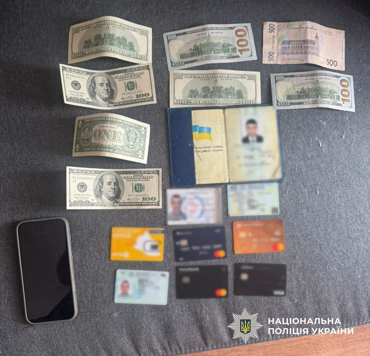 Ошукали громадян на майже 3 млн грн: на Дніпровщині затримали банду псевдобанкірів. Фото