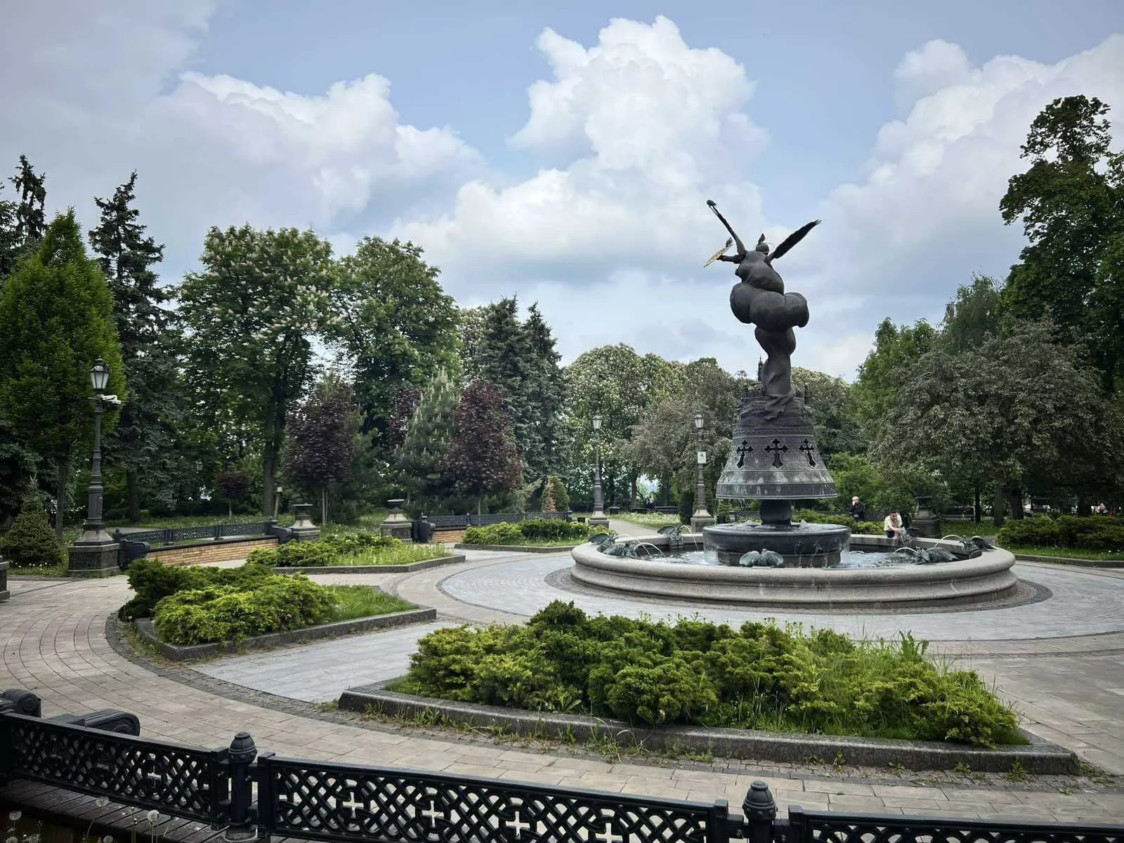 У Києві розпочався сезон фонтанів: за якими адресами працюватимуть. Фото