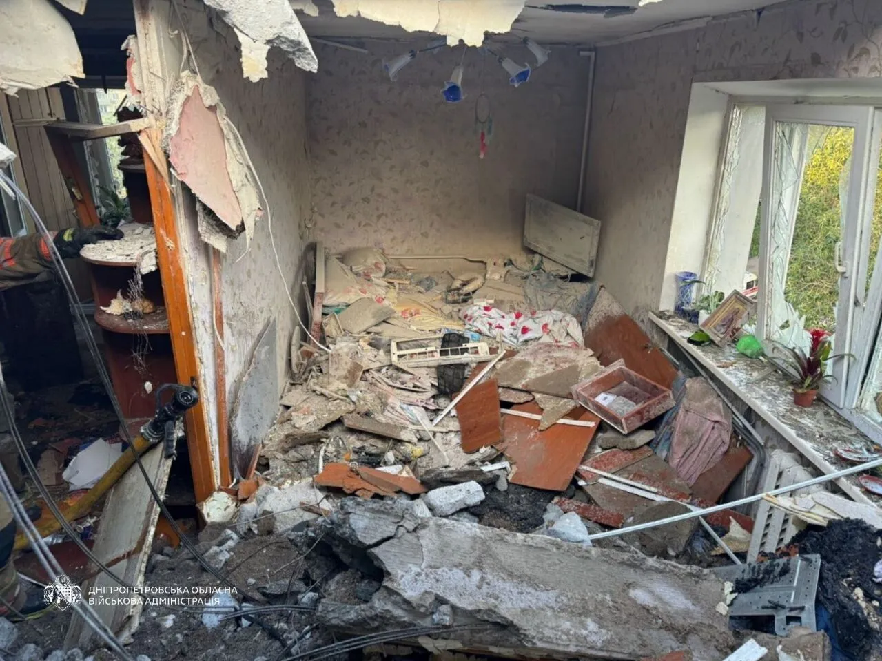 Россия утром атаковала Днепр: повреждены дома, есть пострадавшая. Фото