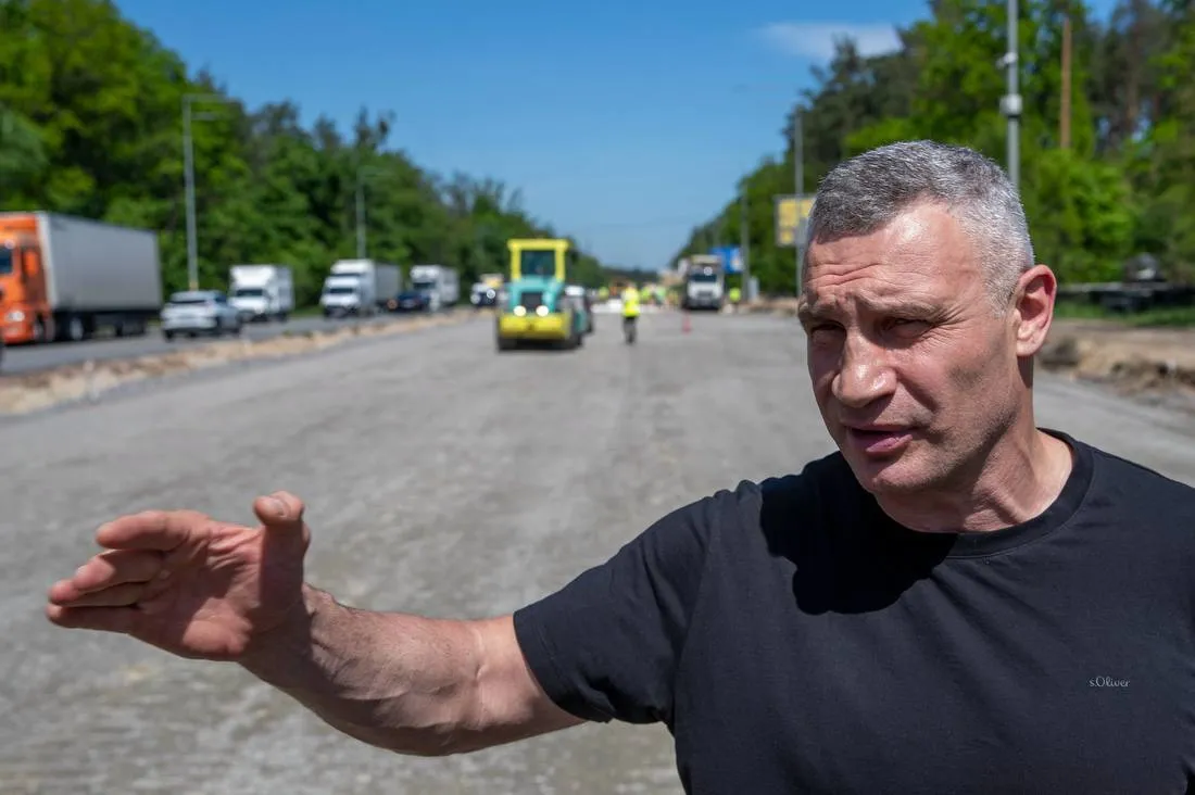 Кличко показав, як проходить капремонт на вулиці Міській у Києві. Фото
