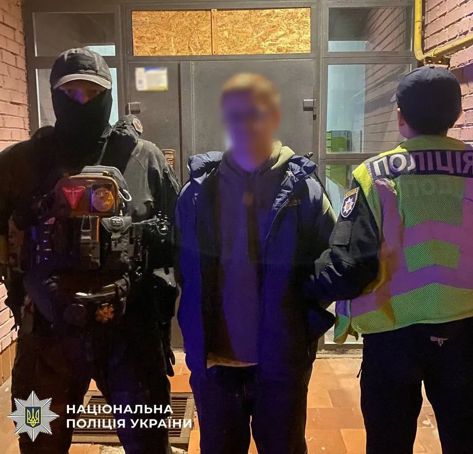 Намагався підпалити відділення банку, виконуючи завдання "співробітника СБУ": у Києві затримали зловмисника. Фото