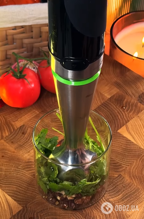 Вкусный грузинский салат из овощей: добавьте пикантную заправку