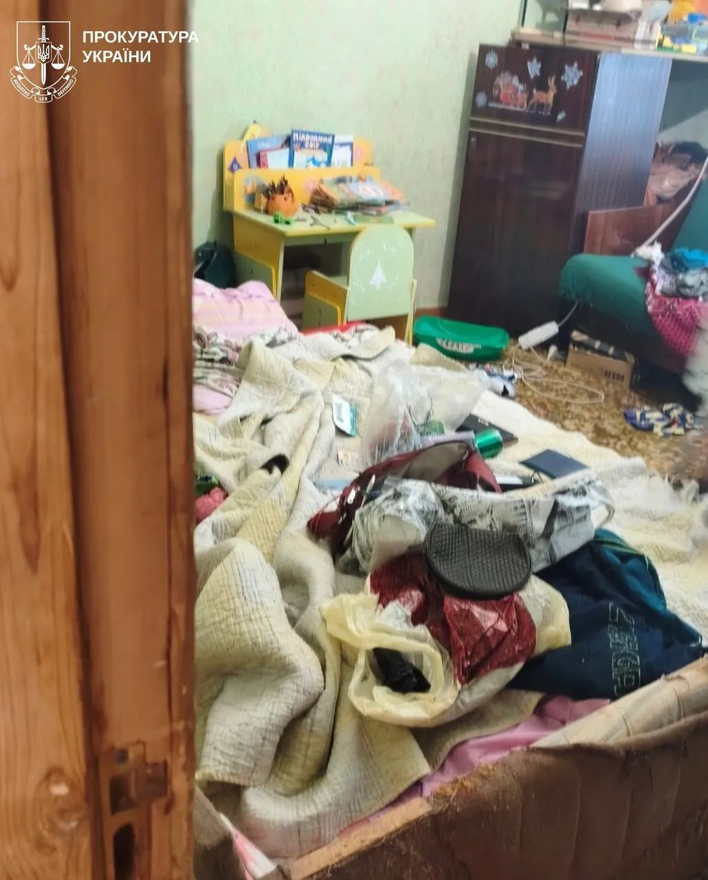 Жил в антисанитарных условиях: в Харькове изъяли из семьи 6-летнего мальчика, которого била мать. Фото