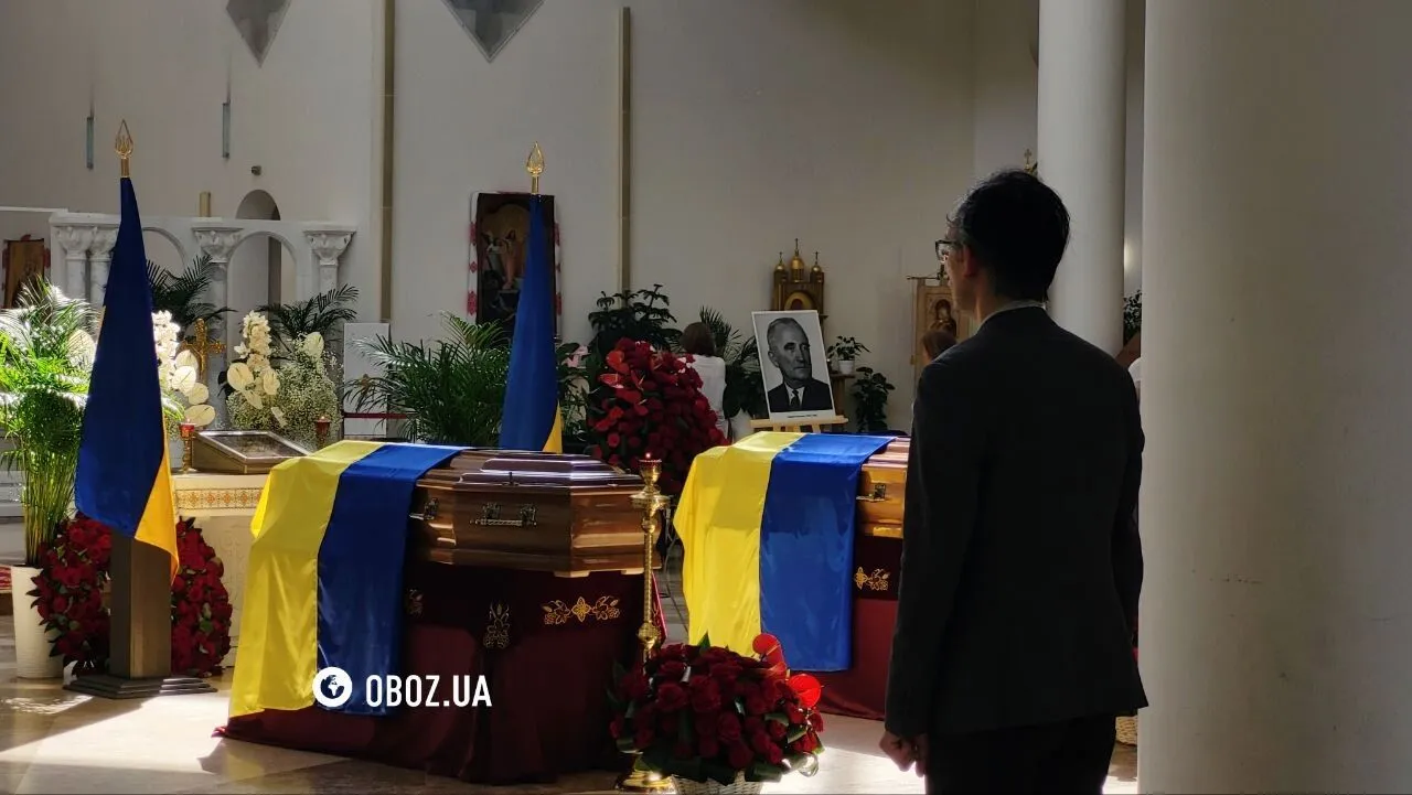 В Киев привезли останки лидера ОУН Андрея Мельника и его жены: началась церемония прощания. Фото и видео