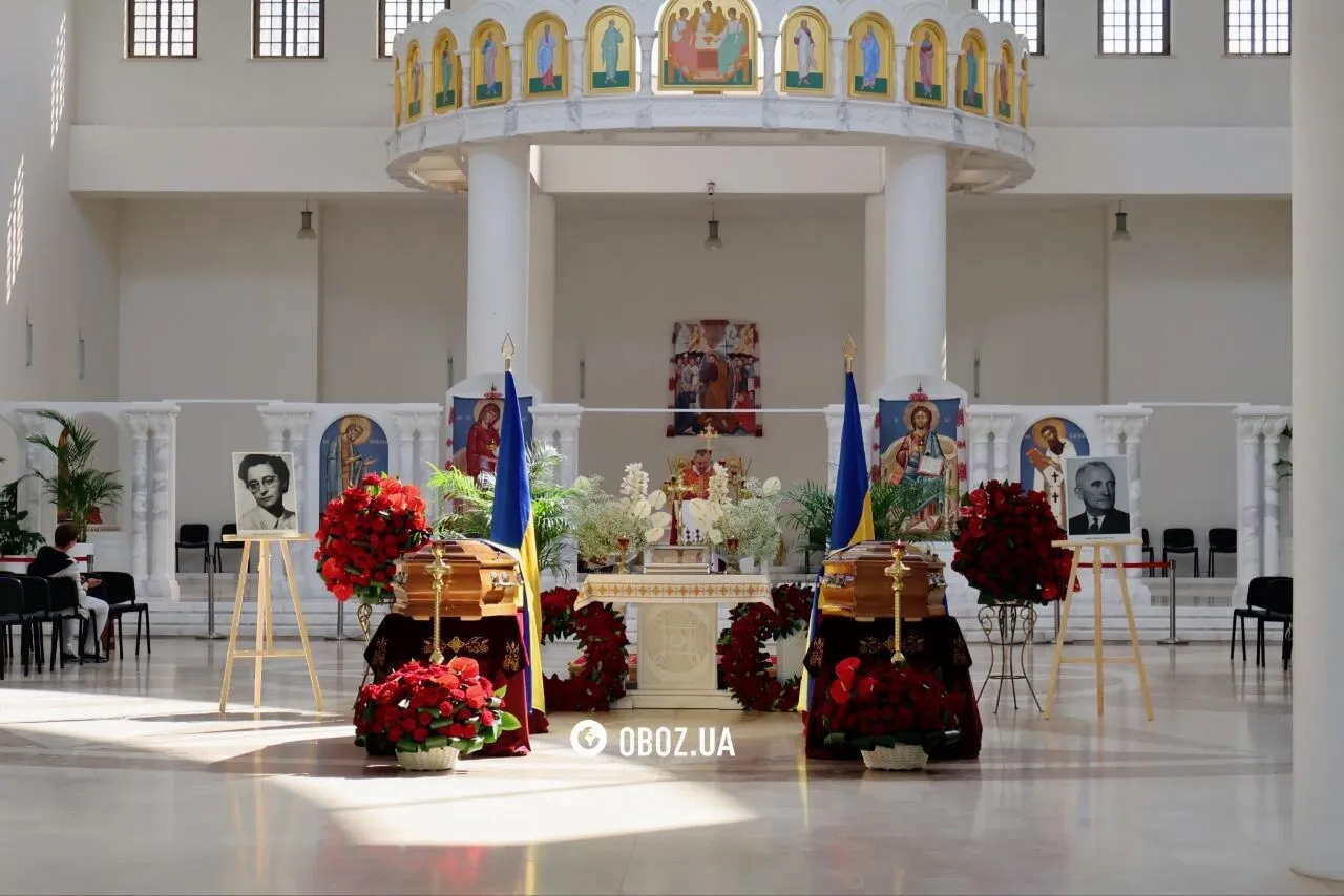 В Киев привезли останки лидера ОУН Андрея Мельника и его жены: началась церемония прощания. Фото и видео
