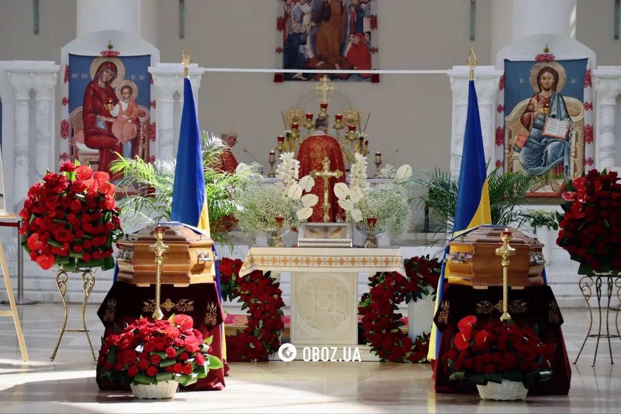 В Киев привезли останки лидера ОУН Андрея Мельника и его жены: началась церемония прощания. Фото и видео