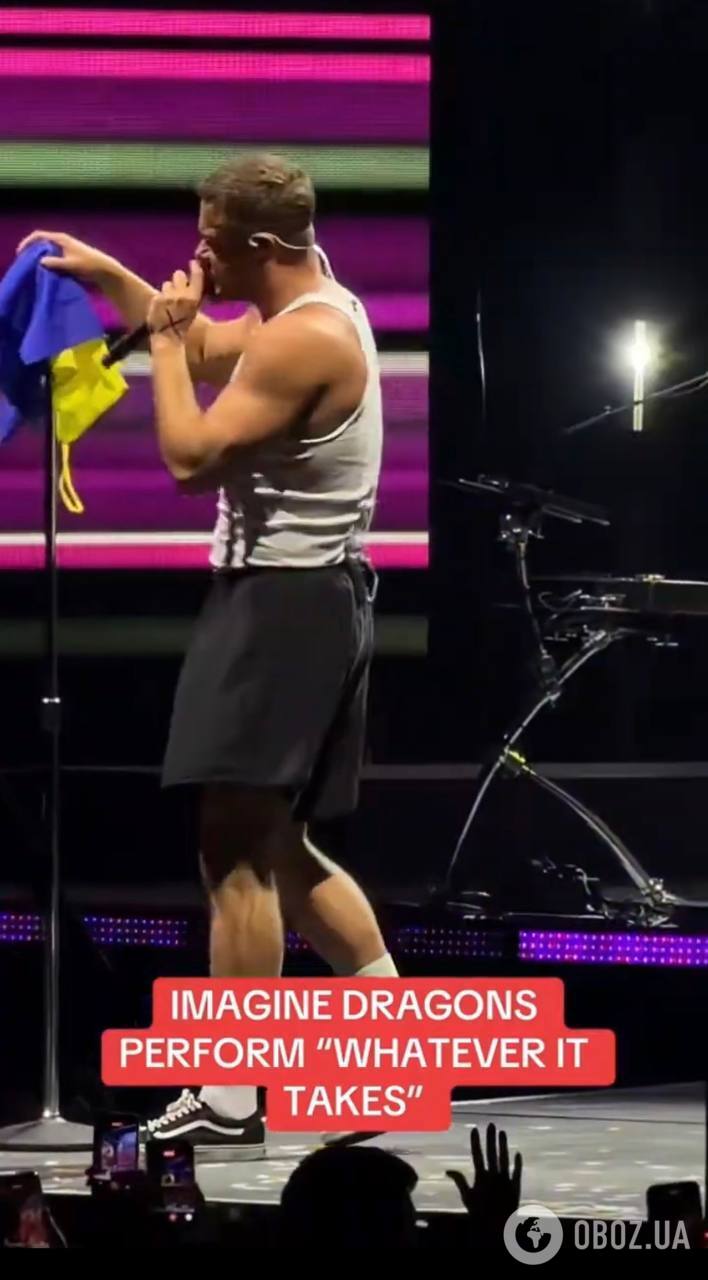 Украинский флаг не должен лежать на полу: лидер Imagine Dragons отдал дань уважения украинцам трогательным поступком на концерте. Видео