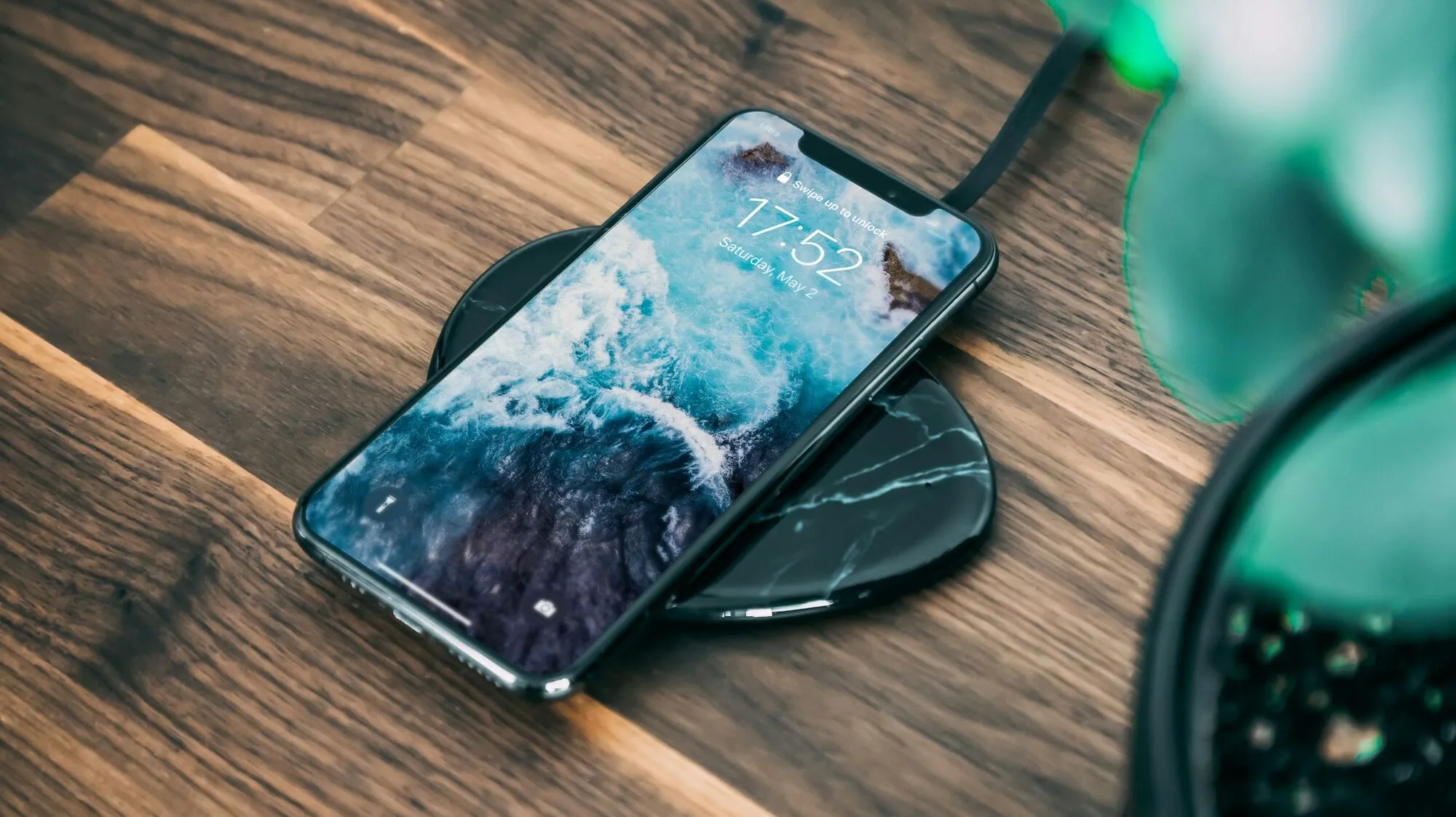 Что нельзя делать во время зарядки смартфона: есть угроза пожара