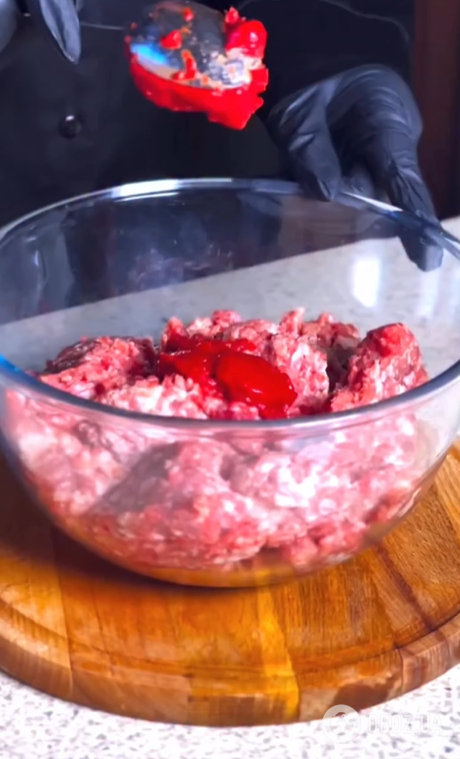Вкусный обед из мяса и картофеля в духовке: делимся простым рецептом