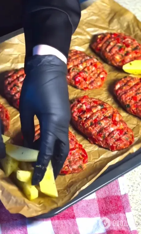 Вкусный обед из мяса и картофеля в духовке: делимся простым рецептом