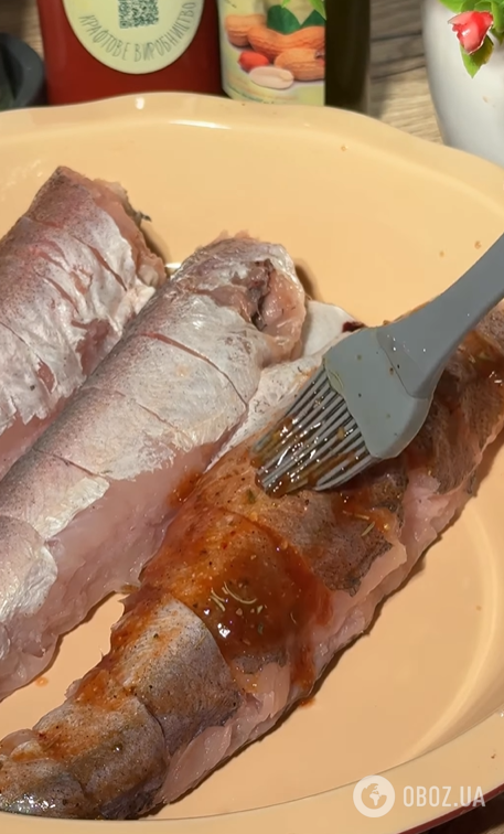 Запеченный хек в маринаде: как вкусно приготовить
