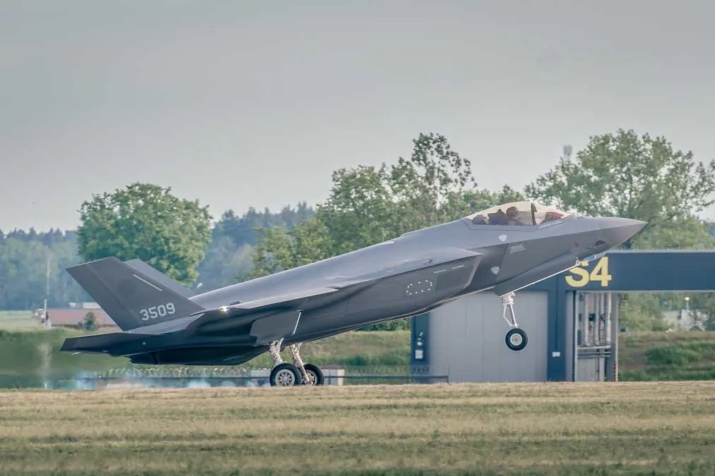 Чекали 6 років: Польща отримала перші винищувачі F-35 п'ятого покоління. Фото і відео