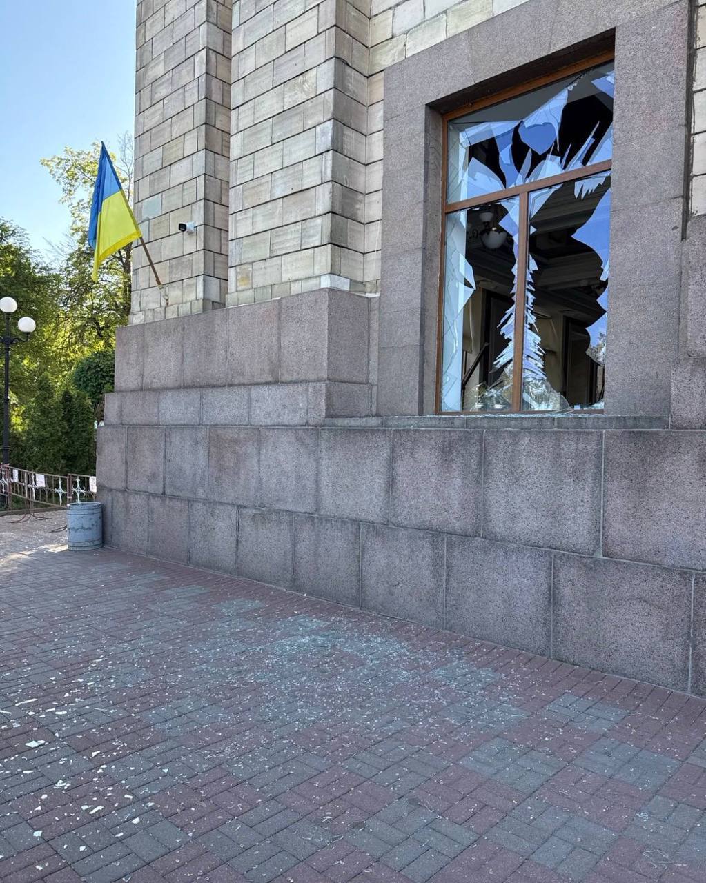 Повреждены гостиницы "Днепр" и "Украина"