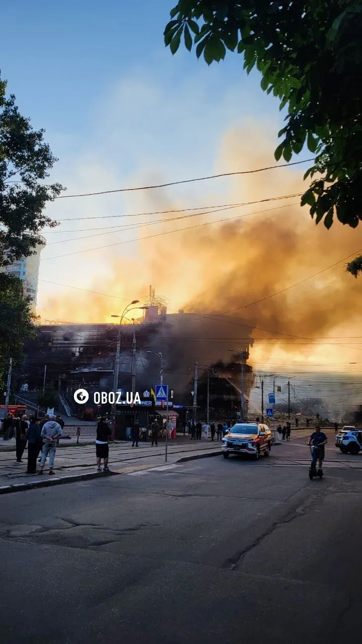 Київ у вогні і димі після нічної атаки РФ: є загиблий і десятки постраждалих