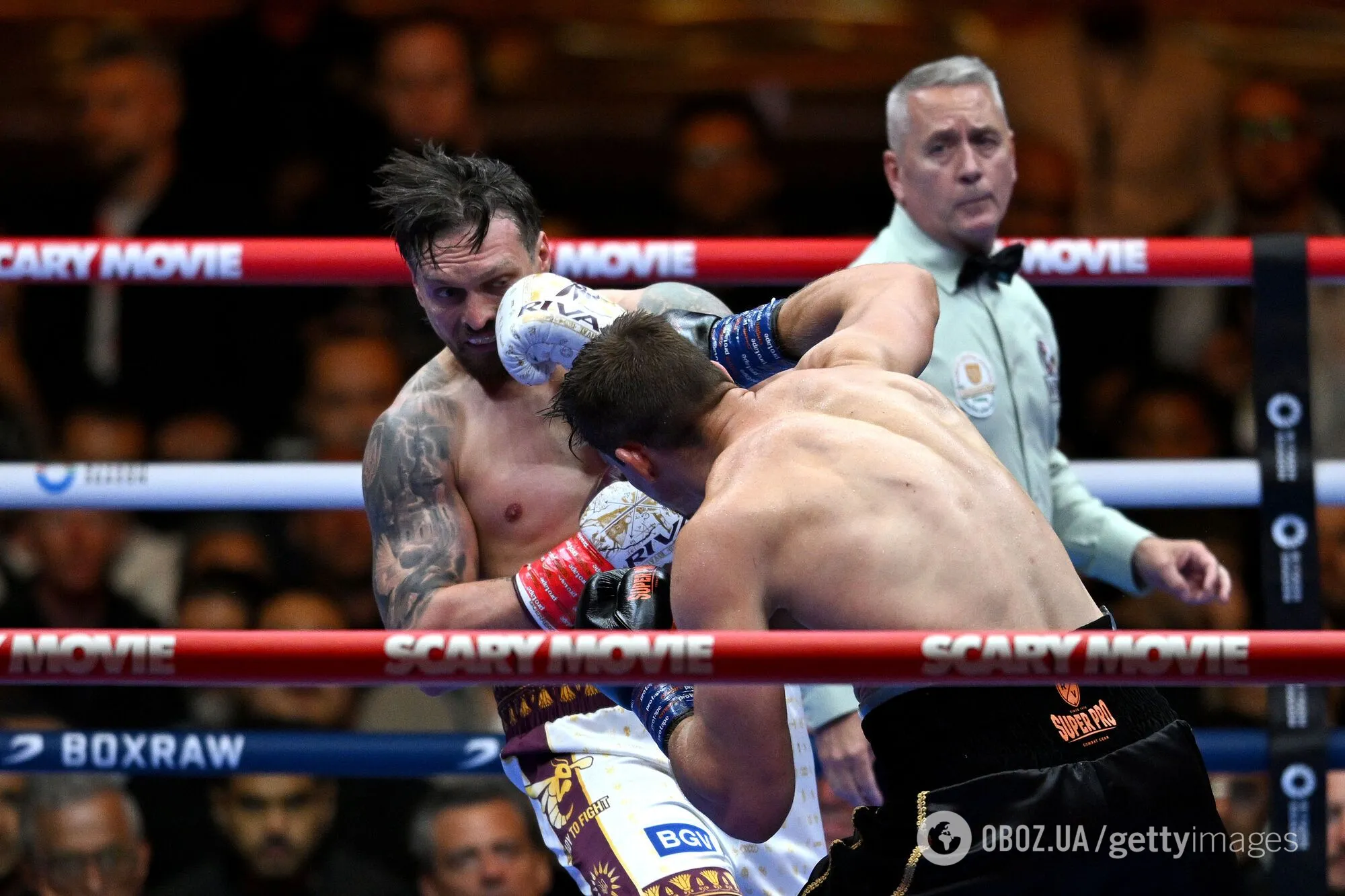 Усик нокаутом переміг Верховена в чемпіонському бою. Відео