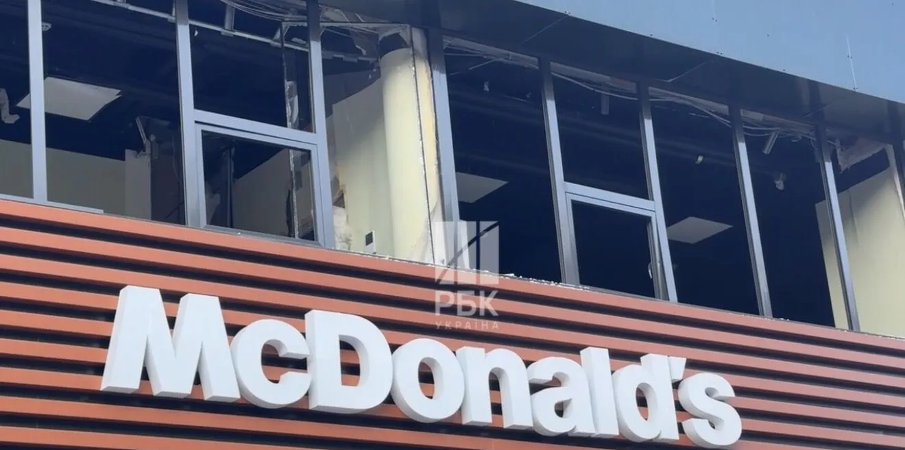 Первый в Украине McDonald's попал под удар РФ в 29 годовщину открытия: каким было заведение в 1997 году