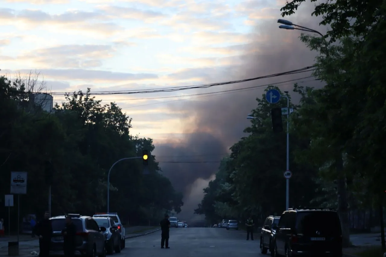 Київ у вогні і димі після нічної атаки РФ: є загиблий і десятки постраждалих