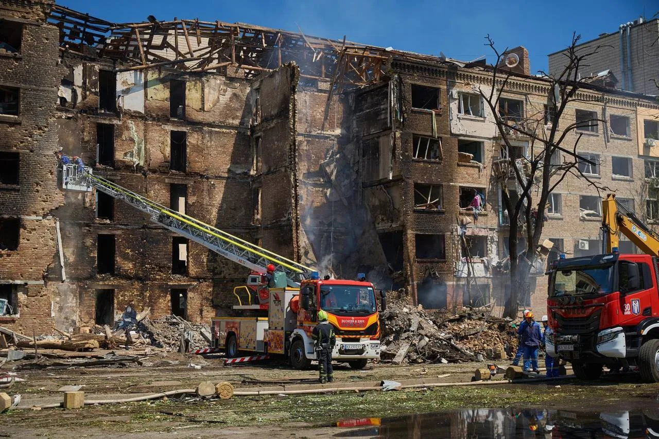 Около 100 пострадавших и 4 погибших: Зеленский показал фото последствий масштабной атаки РФ 24 мая