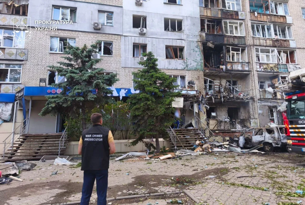 Росія завдала удару по Павлограду:  понівечено багатоповерхівку, серед постраждалих – 6-річний хлопчик. Фото