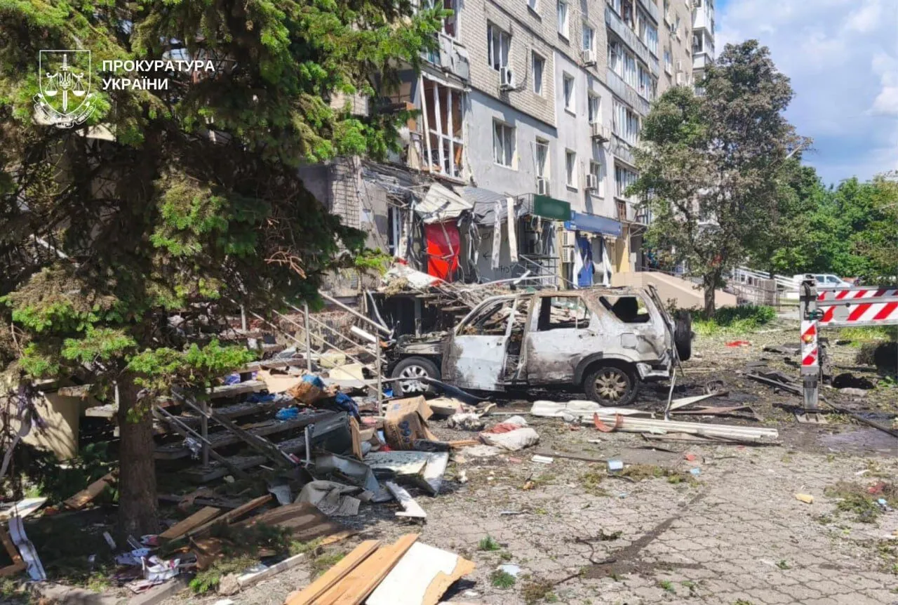 Росія завдала удару по Павлограду:  понівечено багатоповерхівку, серед постраждалих – 6-річний хлопчик. Фото