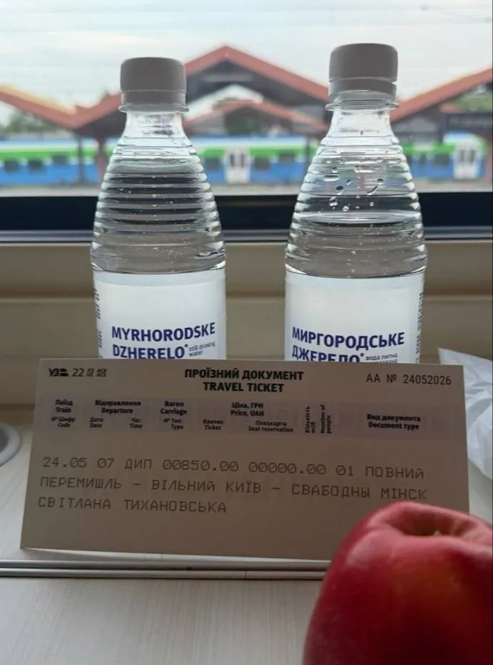 Тихановская прибыла с визитом в Киев и почтила память беларуски, которая погибла в боях за Украину. Фото