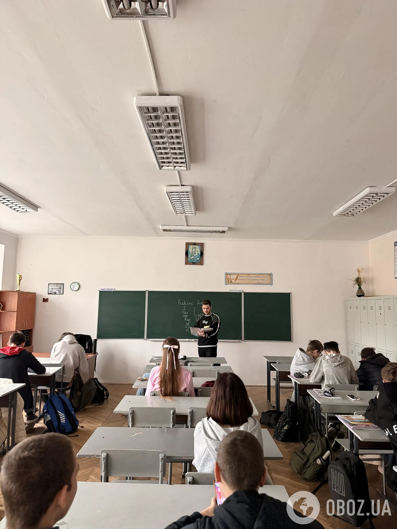 "Ми не маємо думати, де дістати папір чи що купити за свої гроші". Віктор Демко – про проблеми НУШ, англійську в школах і вчителів-аніматорів