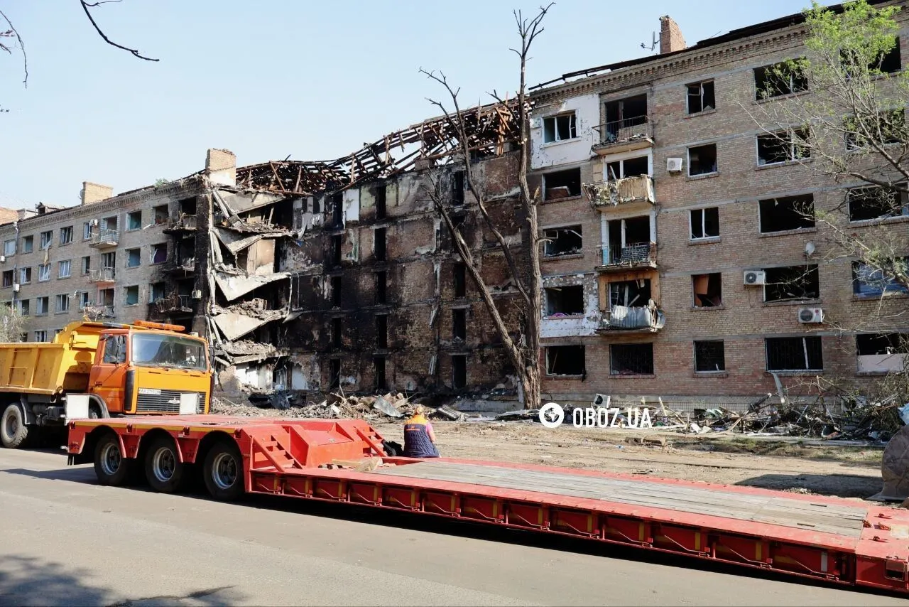 Попелище та знищені будівлі: який вигляд має столична Лук’янівка після російського обстрілу. Фоторепортаж