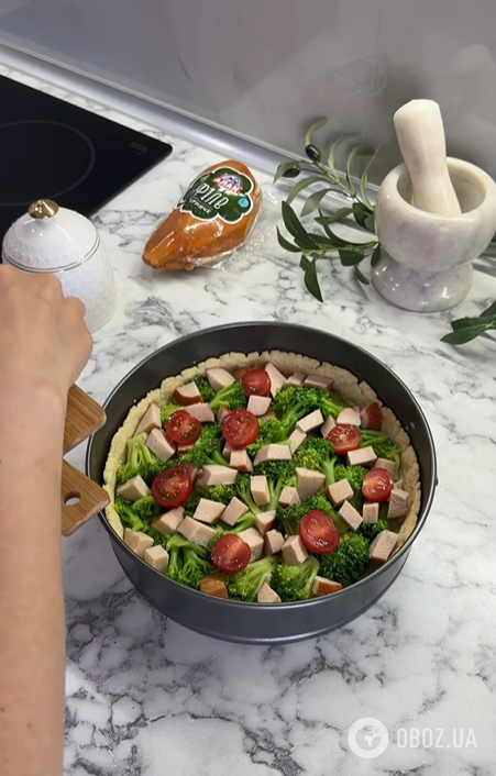 Сытный киш с курицей и помидорами на ужин: получится очень вкусно