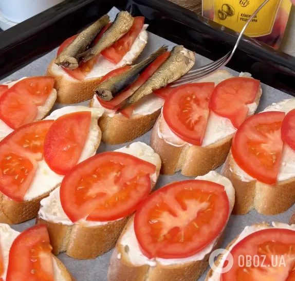 Горячие бутерброды со шпротами: делимся легким рецептом сытного и вкусного блюда