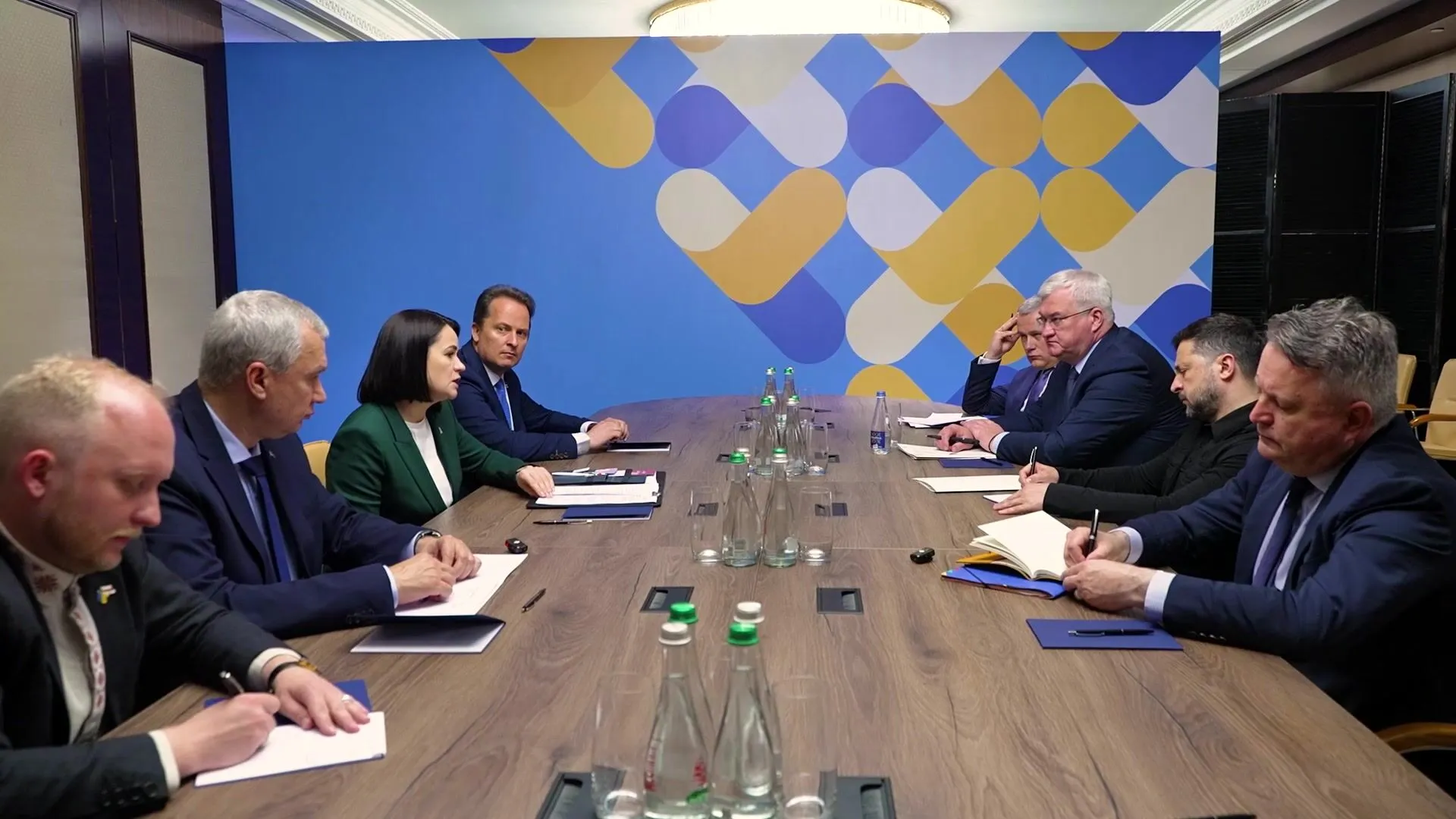 "Украина никогда не была угрозой Беларуси": Зеленский рассказал о встрече с Тихановской и раскрыл детали саммита в Киеве
