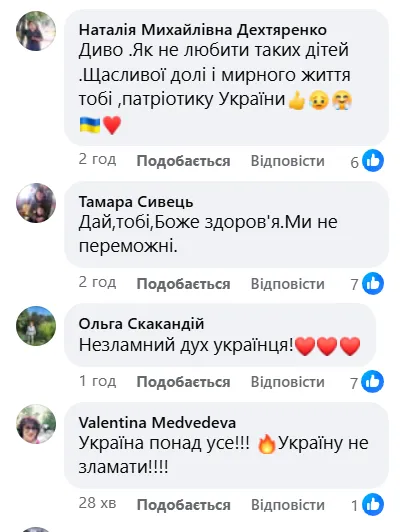 Возле разрушенного ТРЦ "Квадрат" на Лукьяновке парень сыграл на аккордеоне "Как тебя не любить, Киев мой" и растрогал сеть. Видео