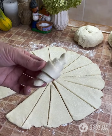 Вкусные творожные рогалики к чаю: готовятся элементарно
