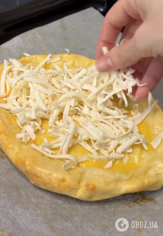 Ленивые хачапури с вкусной начинкой: делимся простым рецептом блюда для перекуса