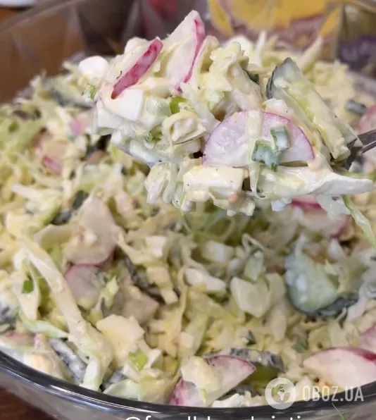Полезный салат из молодой капусты и огурцов: делимся легким рецептом