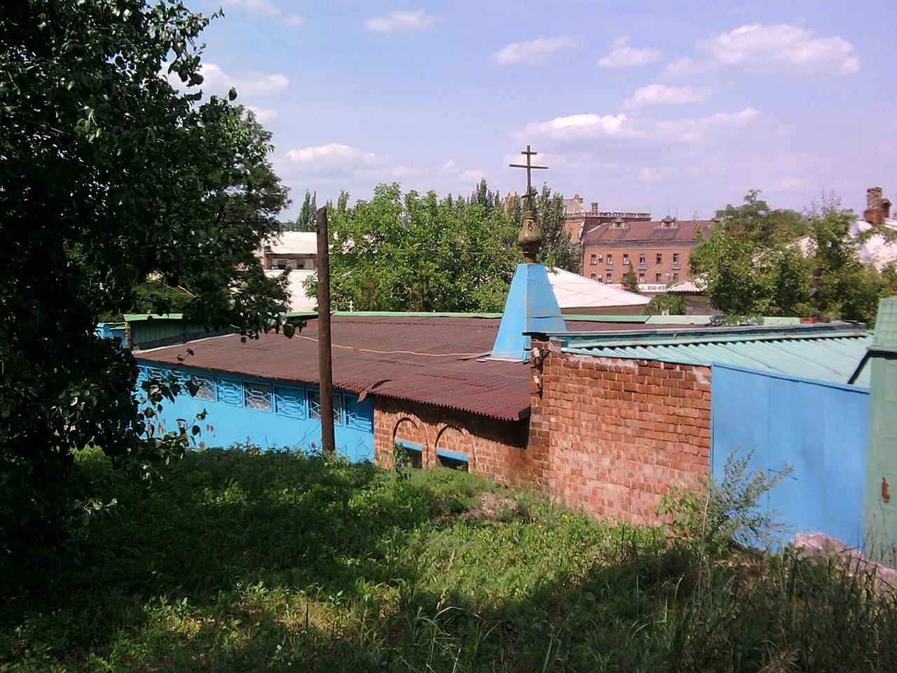 Разрушили большевики: в сети показали старые фото уникальной церкви в Луганске