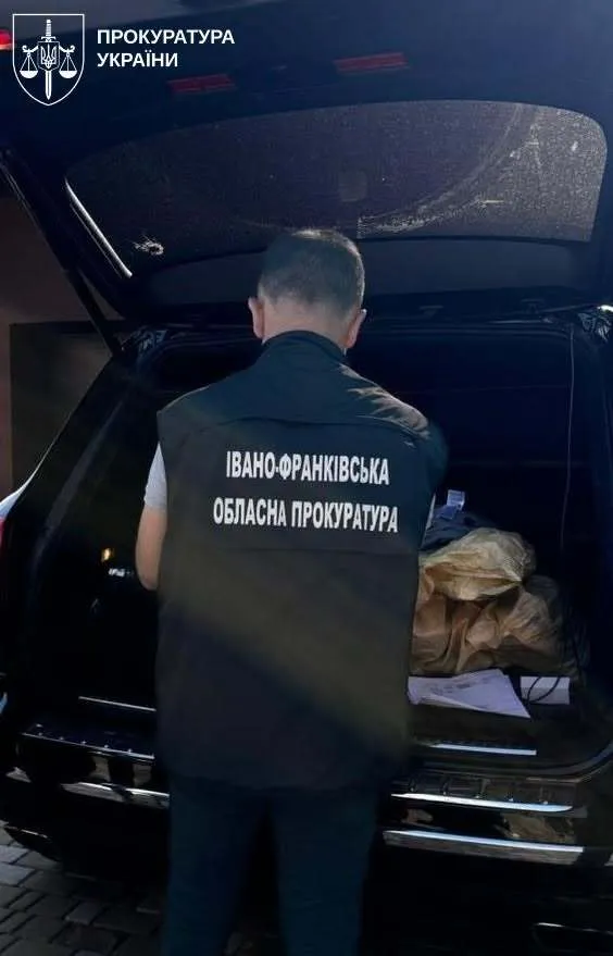 Топпосадовців мерії Івано-Франківська викрили у масштабній схемі: брали $26 тис. із забудовників. Деталі і фото
