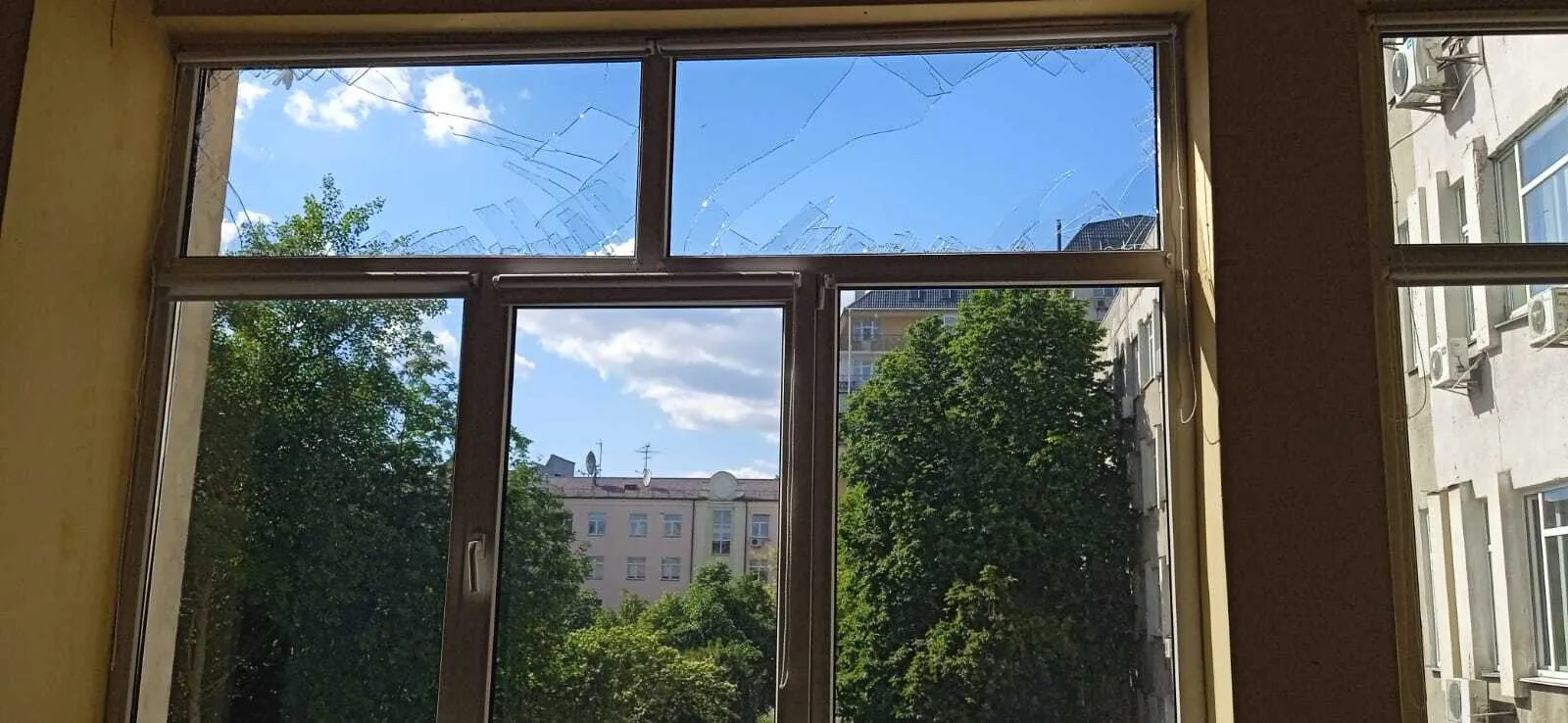 "Росія намагається знищити культуру": будівлі Києво-Могилянської академії постраждали через обстріл. Фото