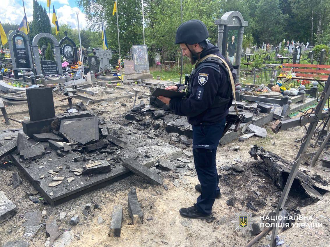 Россияне ударили по кладбищу