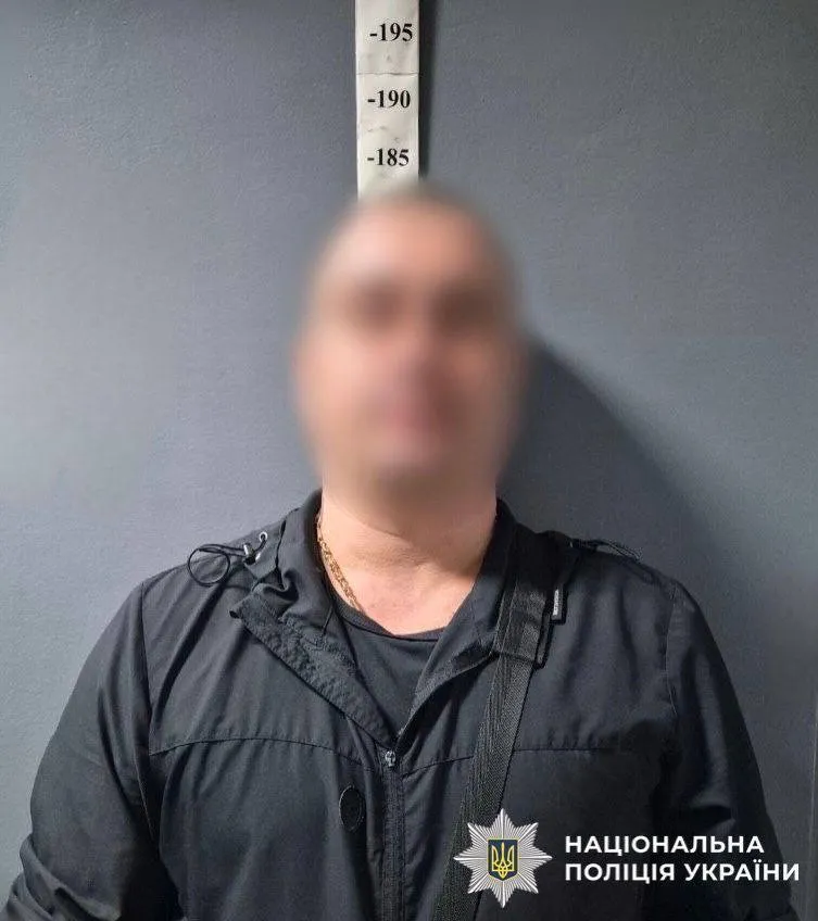 В Киеве мужчина устроил стрельбу во дворе дома: хотел похвастаться. Подробности и фото