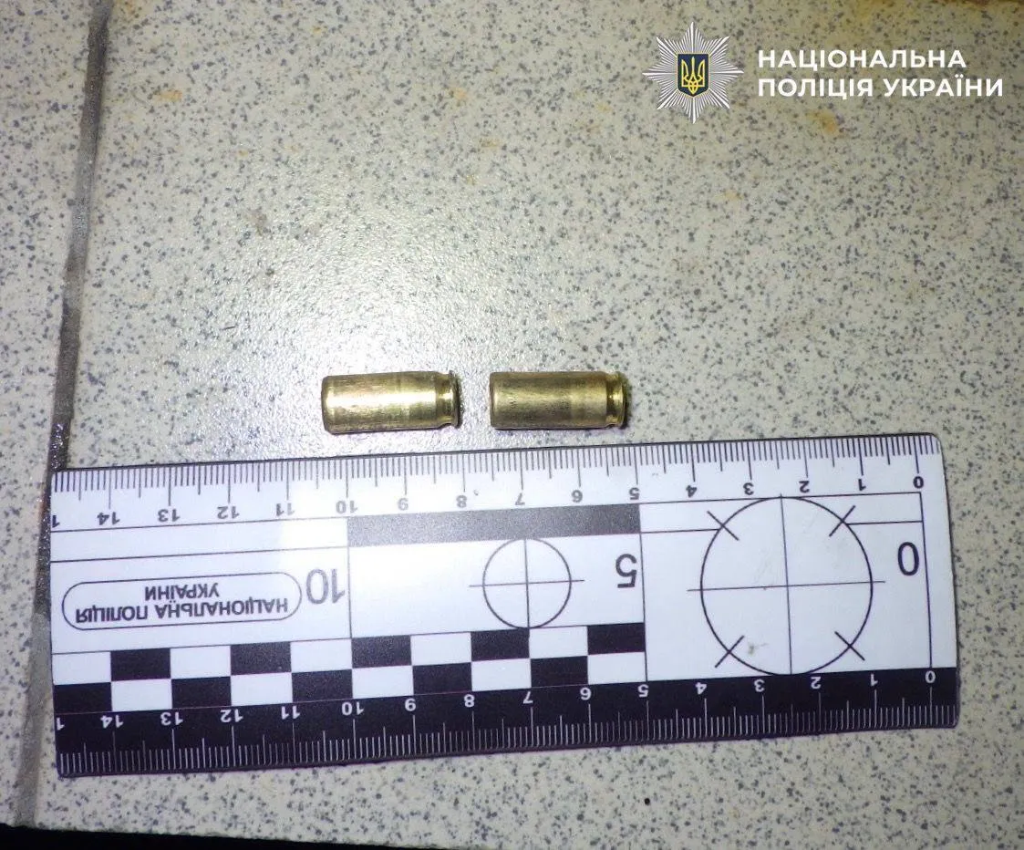В Киеве мужчина устроил стрельбу во дворе дома: хотел похвастаться. Подробности и фото