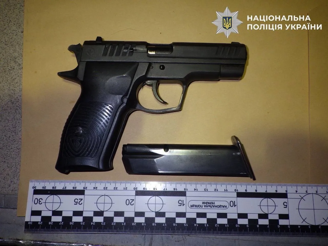 В Киеве мужчина устроил стрельбу во дворе дома: хотел похвастаться. Подробности и фото